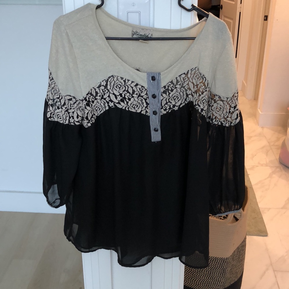 Beautiful unique blouse - Picture 2 of 2